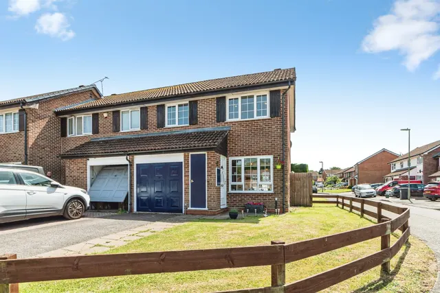 Auklet Close, Basingstoke, RG22, photo 1