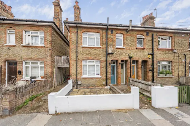 Manor Grove, Richmond, photo 1