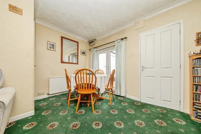 Photo 3 — Warwick Avenue, Woodbridge