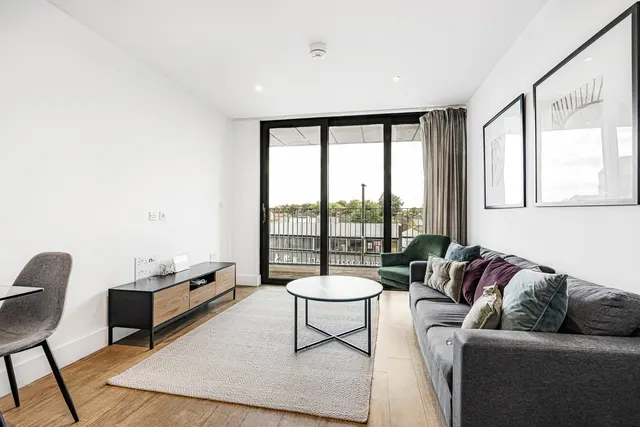 Fairfield Avenue, Staines-upon-Thames, TW18, photo 2
