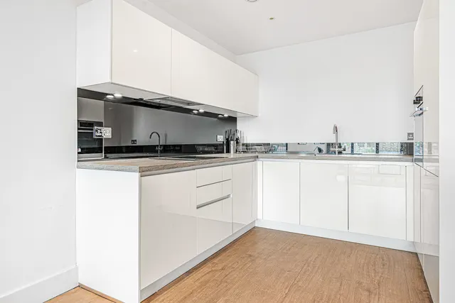Fairfield Avenue, Staines-upon-Thames, TW18, photo 3