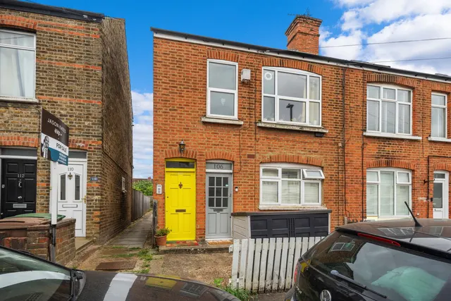 2 bedroom flat — Washington Road, Worcester Park, KT4