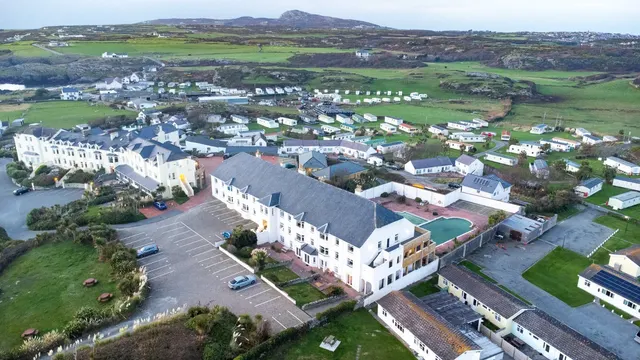 Lon Isallt, Trearddur Bay, photo 1