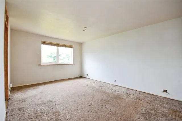 Photo 3 — Braithwaite Avenue, ROMFORD