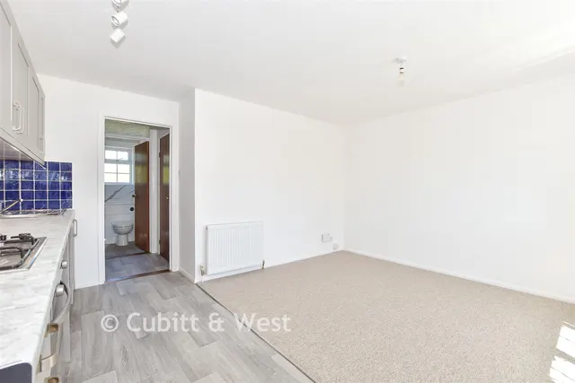 Elmbridge Road, Cranleigh, GU6, photo 2