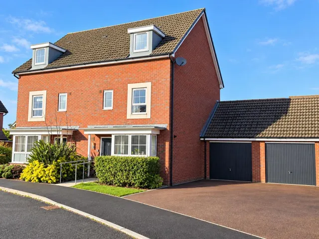 Buscombe Gardens, Hucclecote, GL3, photo 1