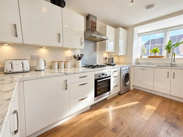 Buscombe Gardens, Hucclecote, GL3, photo 2