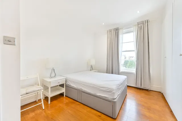 Photo 2 — Flat 3, 37 Bristol Gardens, London