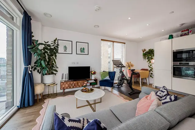 Photo 3 — Lamington Heights, London, E14 6TR