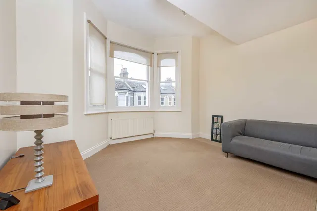 Ballater Road, SW2, photo 3