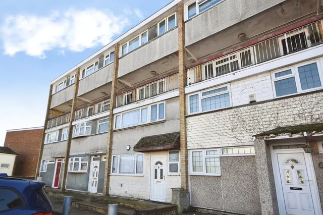 Southwark Path, Basildon, SS14, photo 1