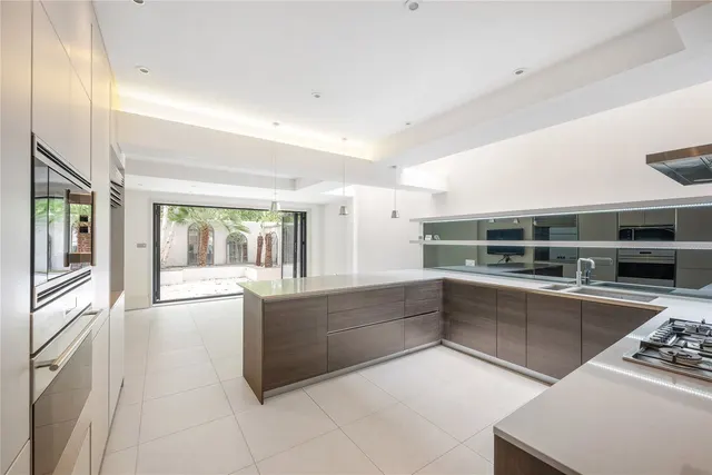 5 bedroom house — Settrington Road, South Park, Fulham, SW6