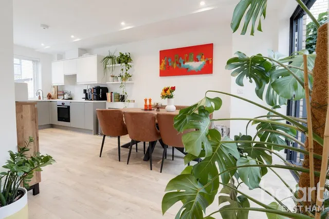 3 bedroom flat, Kempton Mews, London, E6