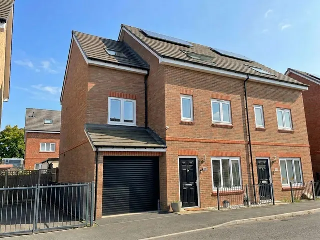 Chedlin Drive, Manchester, photo 1