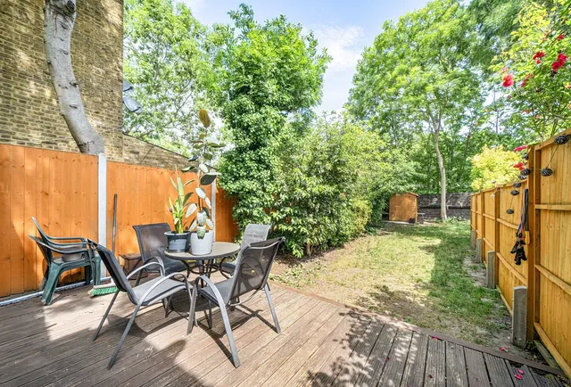 Photo 2 — Eardley Road, London, SW16 6DA