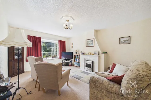Photo 3 — Close Hill Lane, Newsome, Huddersfield, West Yorkshire, HD4