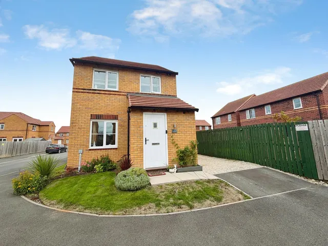 Drake Avenue, Chesterfield, S43, photo 1