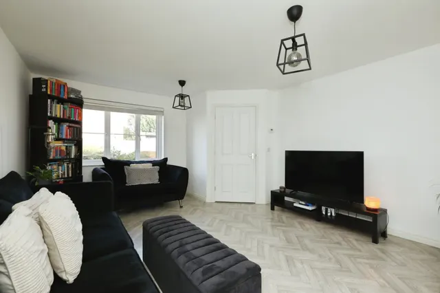 Photo 3 — Almond Court, Moorends, DONCASTER