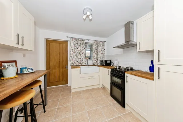 Heol Tregwyr, Llansaint, SA17, photo 2