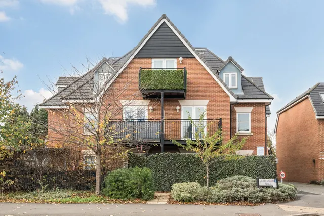 Greenwood Place, Hersham, KT12, photo 1