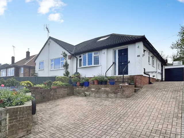 Pyenot Gardens, Cleckheaton, BD19, photo 1