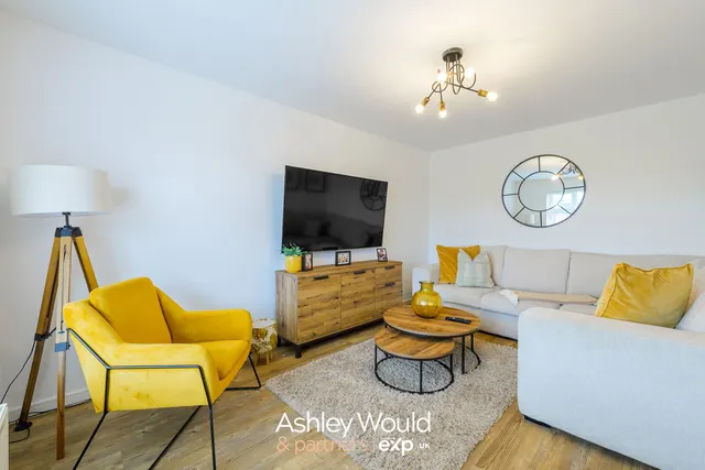 Ambergate Road, Bilston, WV14, photo 2