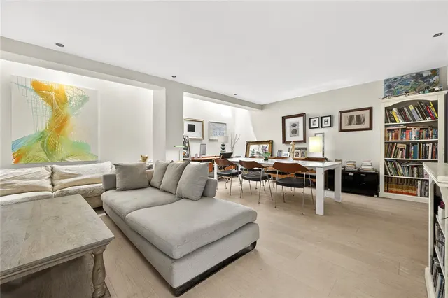 A bright two-bedroom duplex with a private patio garden, moments from Hyde Park, photo 2