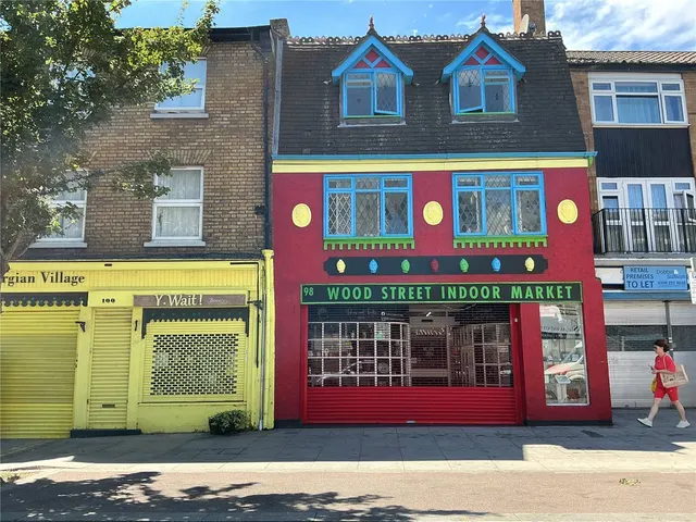 Photo 2 — Arkley Crescent, London, E17