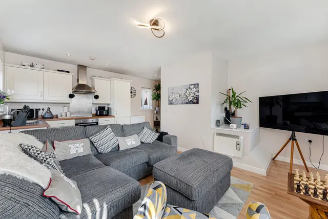 Photo 2 — Farnworth Mews, Widnes, WA8 9LZ