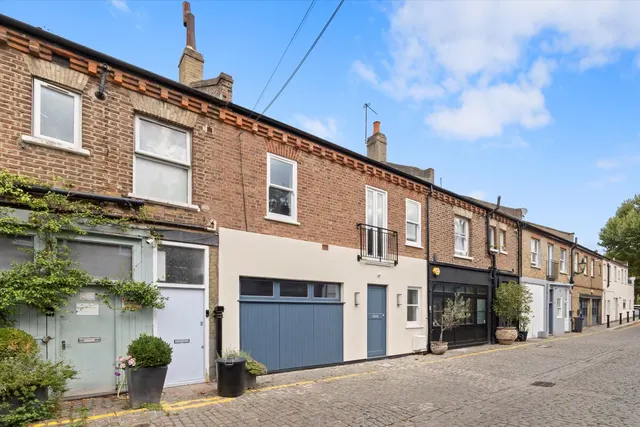 Russell Gardens Mews, London, W14, photo 3