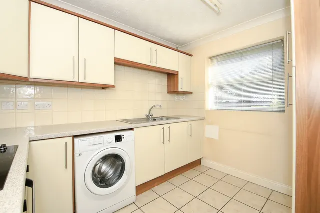 Pinewood Avenue, Peterborough, PE7, photo 2