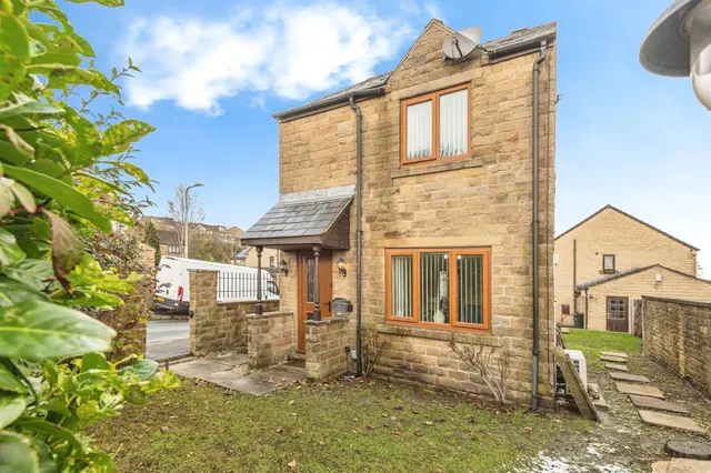 Photo 2 — Flaxen Court, Bradford