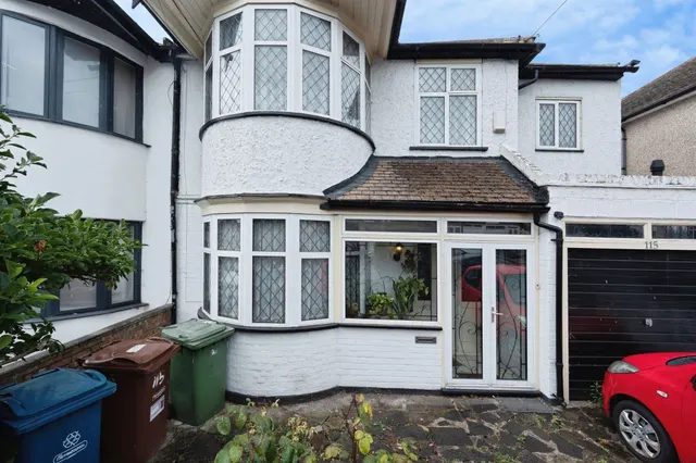 Kenton Lane, Harrow, photo 1
