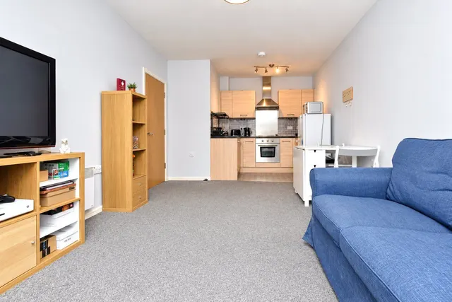 Sydney Barnes Close, Castleton, OL11, photo 2