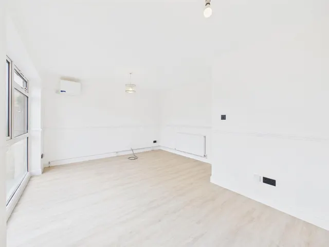Photo 2 — Glebe Avenue, Ruislip, HA4 6QZ
