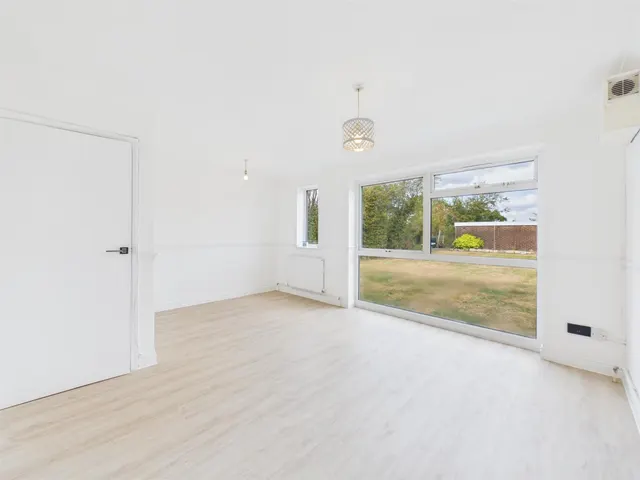 Glebe Avenue, Ruislip, HA4 6QZ, photo 1