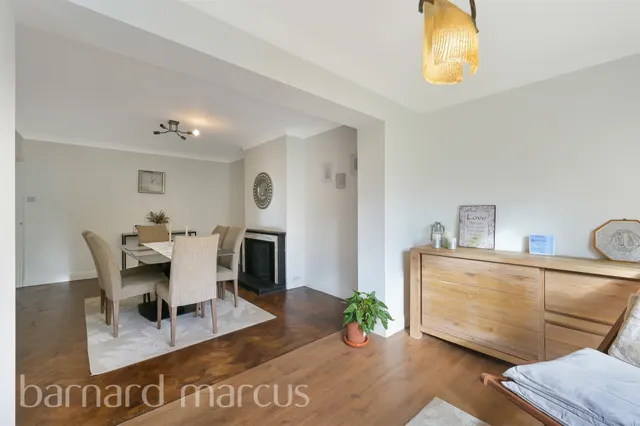 Queens Way, Feltham, TW13, photo 3