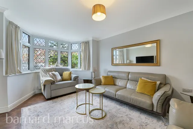 Queens Way, Feltham, TW13, photo 2