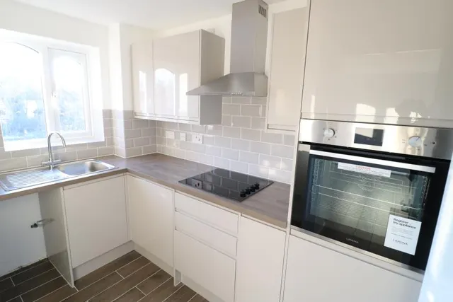 Cherry Blossom Close, Palmers Green, N13, photo 1
