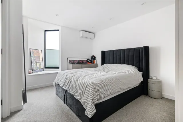 Photo 2 — Osborn Street, London, E1