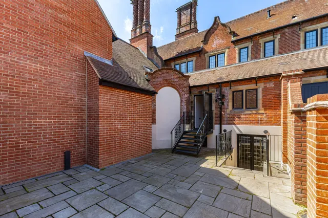 Photo 2 — High Hilden Close, Tonbridge, TN10