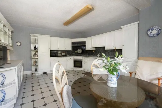 Village Road, Oxton, CH43, photo 3