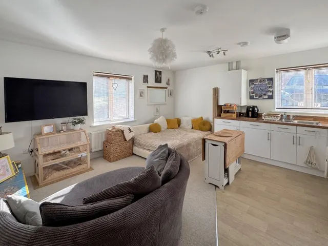 Cornfield Drive, Gravesend, DA11, photo 2
