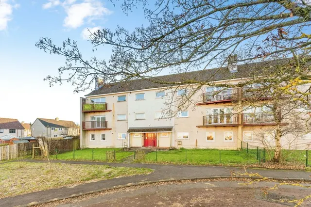 Paxstone Crescent, Harthill, photo 1