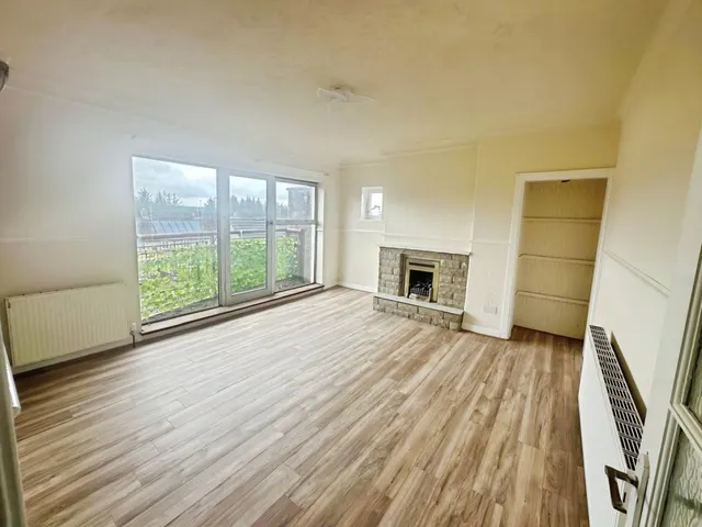 Photo 2 — Paxstone Crescent, Harthill