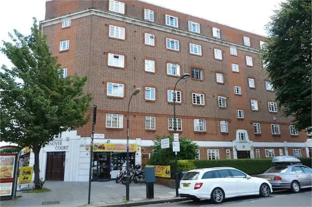 Photo 3 — Uxbridge Road, Sheperds Bush, LONDON, W12 9EP