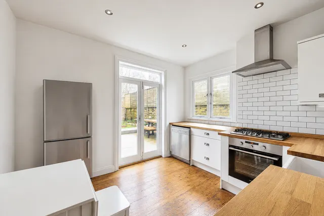 Photo 2 — Chamberlayne Road, Kensal Rise NW10