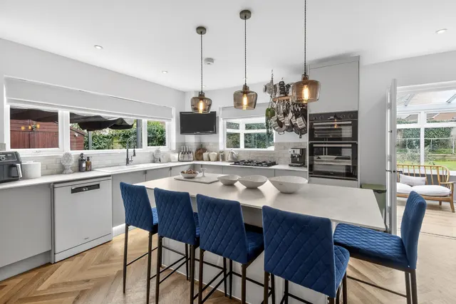 Broadleas Road, Devizes, SN10, photo 3