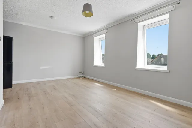 Photo 3 — Miller Road, Dunfermline, KY12 9DL