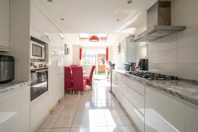 Photo 3 — 21 Knotts Green Road, London